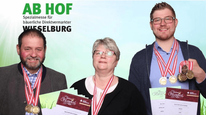Wolfgang, Martina und Manuel mit den Auszeichnungen der Ab Hof Messe Wieselburg 2020